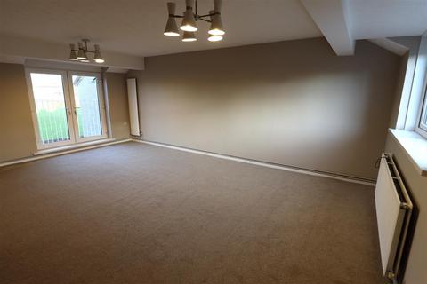 2 bedroom flat to rent, 6 Woodstock Mews, North Road, Cowbridge, CF71 7DF