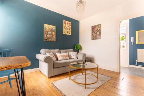 1 bedroom apartment to rent, Kemptown Mews, Brighton BN2