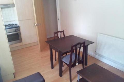 2 bedroom flat to rent, 223, City Road