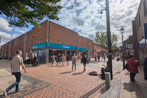 Retail property (high street) to rent, 57-61 Carolgate Retford DN22 6EB