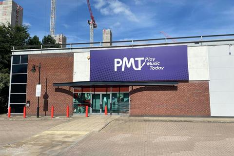 Retail property (high street) to rent, 9 Kirkstall Rd Leeds LS3 1LH