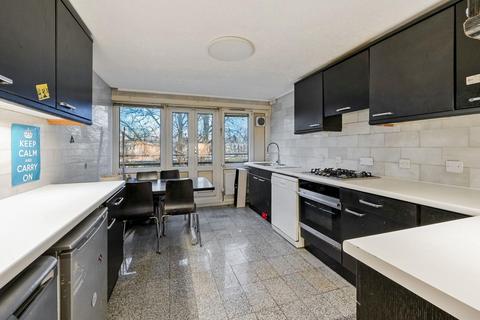 3 bedroom flat to rent, Weedington Road, London