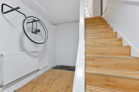3 bedroom flat to rent, Weedington Road, London