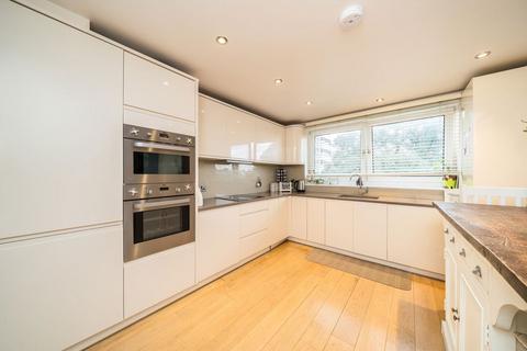 3 bedroom flat for sale, Somerset Road, London SW19