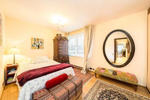 3 bedroom flat for sale, Somerset Road, London SW19
