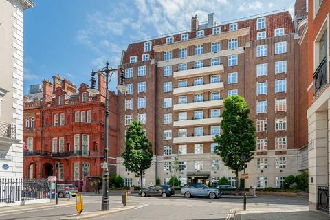 1 bedroom flat to rent, Chesterfield Gardens, London W1J