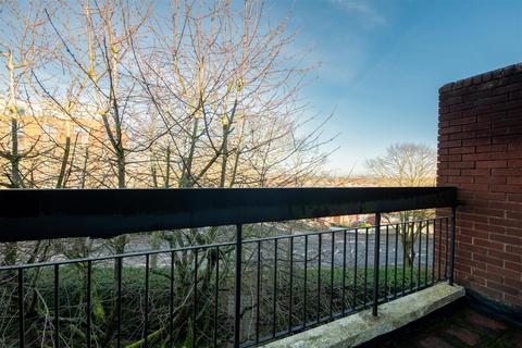 2 bedroom flat for sale, Grange Gardens, London N14