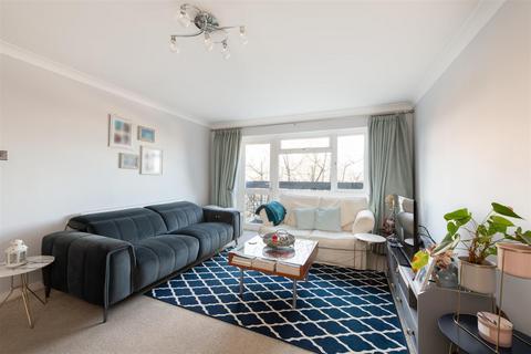 2 bedroom flat for sale, Grange Gardens, London N14