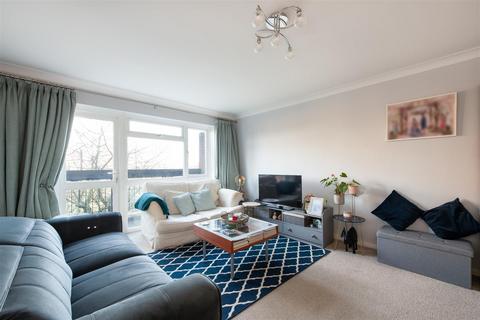 2 bedroom flat for sale, Grange Gardens, London N14