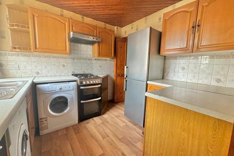 3 bedroom semi-detached house to rent, Granny Avenue, Leeds, West Yorkshire, LS27