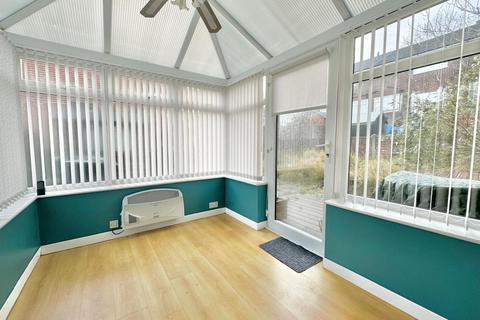 3 bedroom semi-detached house to rent, Granny Avenue, Leeds, West Yorkshire, LS27
