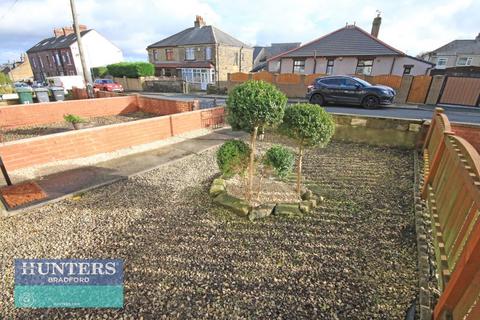 3 bedroom townhouse for sale, Moorcroft Drive, East Bierley, Bradford, West Yorkshire, BD4 6NJ