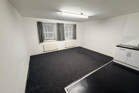 2 bedroom flat to rent, High Street, London