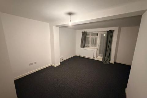 2 bedroom flat to rent, High Street, London