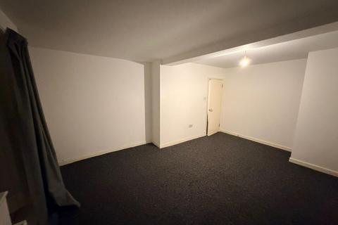 2 bedroom flat to rent, High Street, London