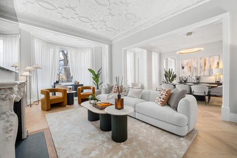 4 bedroom flat for sale, Knightsbridge, Wellington Court, SW1X