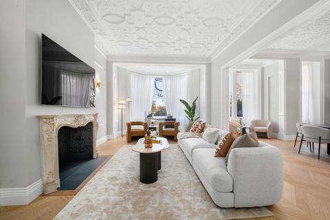4 bedroom flat for sale, Knightsbridge, Wellington Court, SW1X