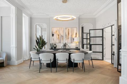 4 bedroom flat for sale, Knightsbridge, Wellington Court, SW1X