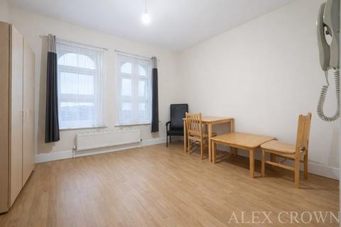 Studio to rent, Woodland Road, New Southgate