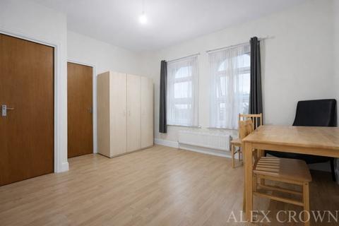 Studio to rent, Woodland Road, New Southgate