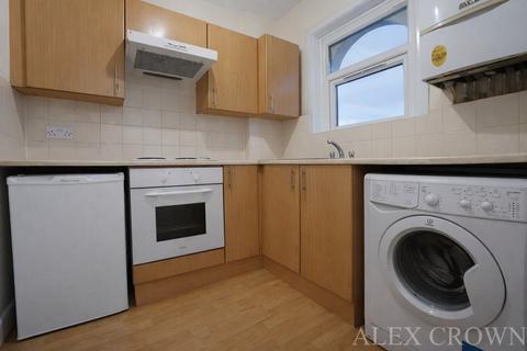 Studio to rent, Woodland Road, New Southgate