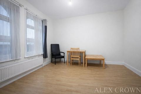 Studio to rent, Woodland Road, New Southgate