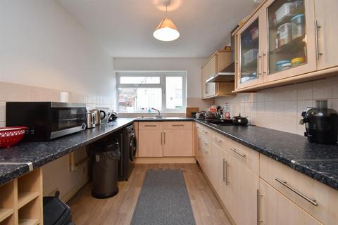 2 bedroom semi-detached house to rent, Edward Terrace, St. Leonards-On-Sea TN38