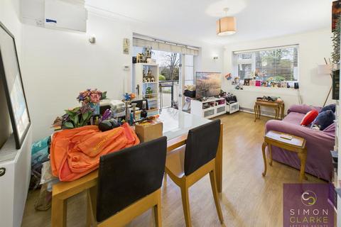 2 bedroom apartment to rent, Moss Hall Grove, Woodside Park, N12