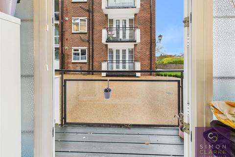 2 bedroom apartment to rent, Moss Hall Grove, Woodside Park, N12