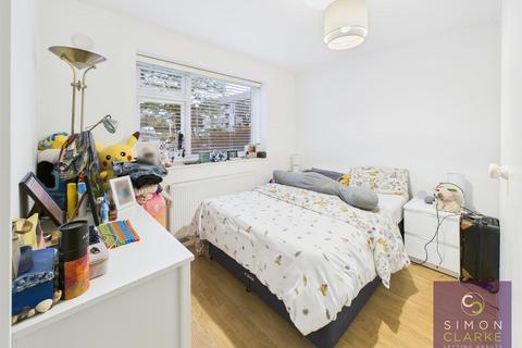 2 bedroom apartment to rent, Moss Hall Grove, Woodside Park, N12