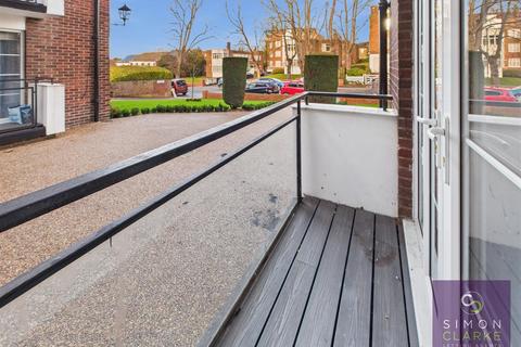 2 bedroom apartment to rent, Moss Hall Grove, Woodside Park, N12