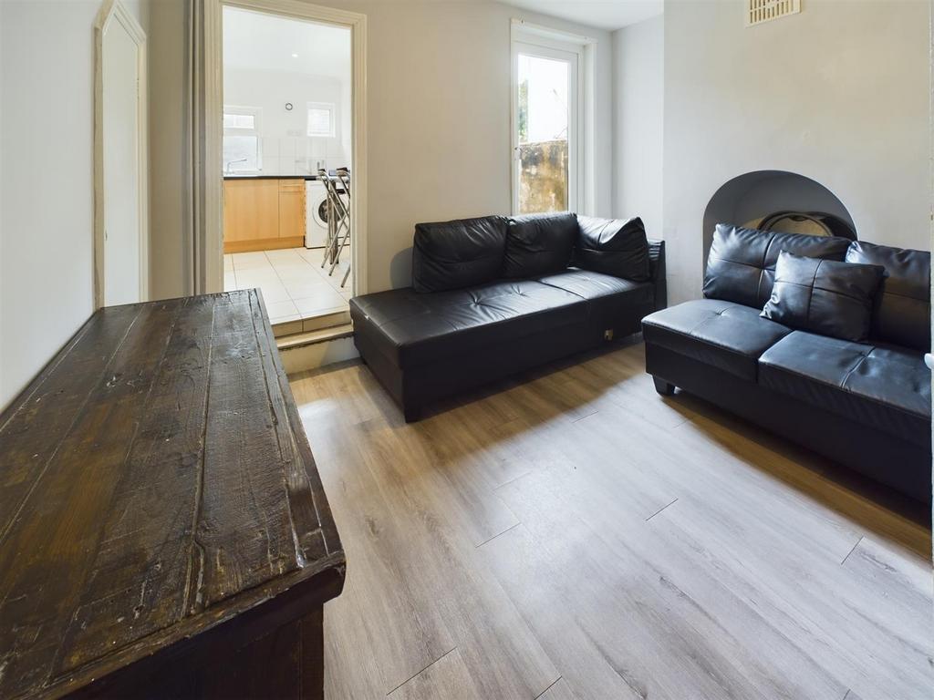 CAM02534 G0-PR0418-STILL002.jpg