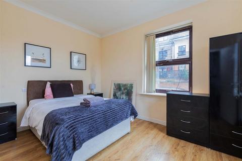 2 bedroom flat for sale, St. Laurence Way, Slough