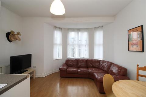 2 bedroom flat to rent, Newport Road, Roath CF24