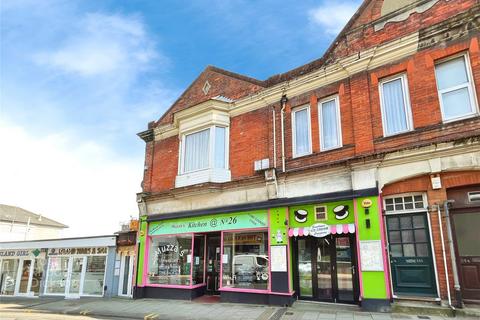 2 bedroom flat to rent, High Street, PO36