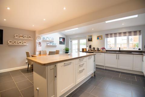 3 bedroom detached house for sale, Evesham Close, Wellingborough