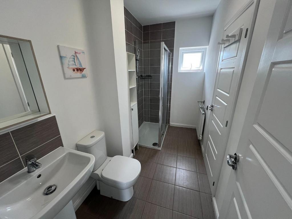Ensuite.JPG