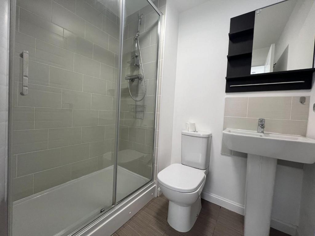 Ensuite 2.JPG