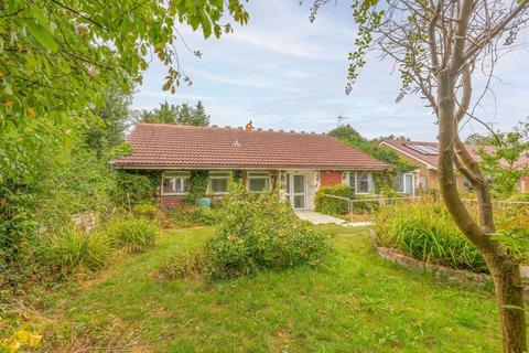 2 bedroom detached bungalow for sale, Kingsmead, Edlesborough
