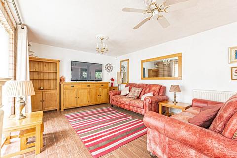 2 bedroom detached bungalow for sale, Kingsmead, Edlesborough