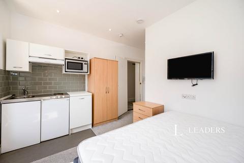 Studio to rent, Southsea, PO5