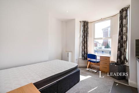 Studio to rent, Southsea, PO5