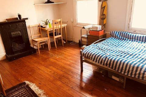 undefined, Archway N19