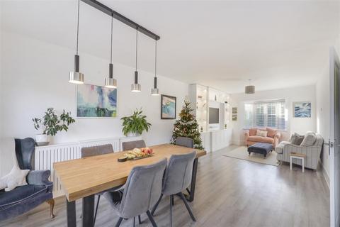 4 bedroom detached house for sale, Dumbrell Drive, Paddock Wood, Tonbridge