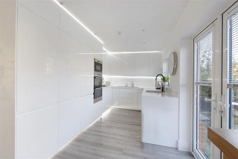 4 bedroom detached house for sale, Dumbrell Drive, Paddock Wood, Tonbridge