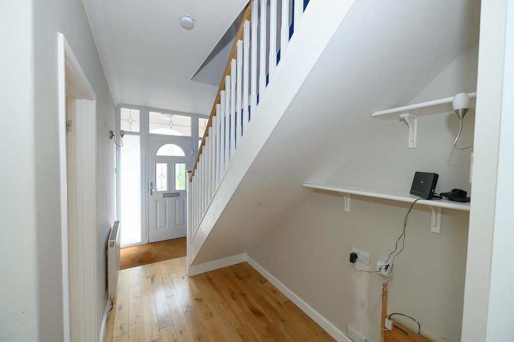 Entrance hall pic 2.jpg