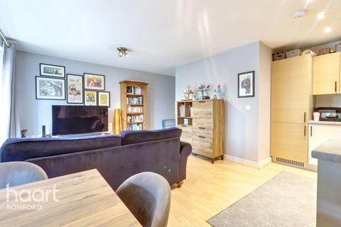 2 bedroom apartment for sale, Riverside Close, Romford