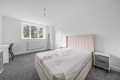 undefined, HMO Eighth Avenue De,  Aylesbury,  HP21