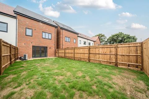 undefined, HMO Eighth Avenue De,  Aylesbury,  HP21