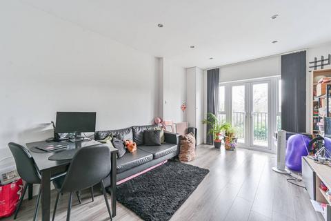 2 bedroom flat to rent, Bromley Road, Catford, London, SE6